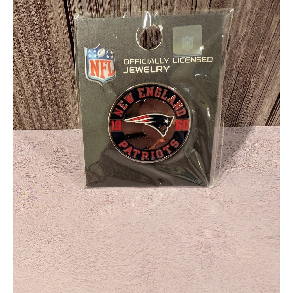 WinCraft New England Patriots Pin Silver Red Blue NFL Logo 1960 Est.